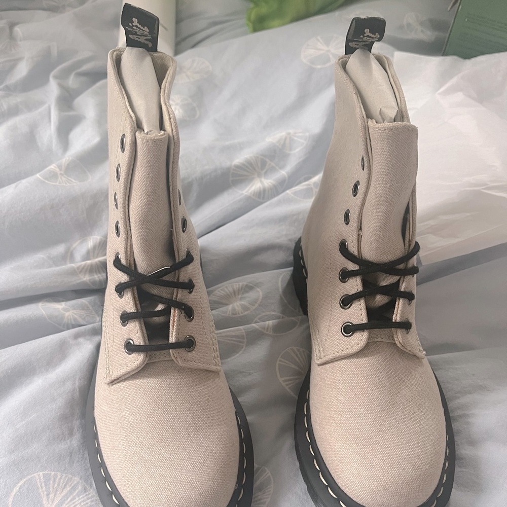 Page mix bone porcelain washed canvas suede Dr Marten Boot